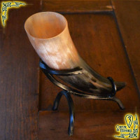 Drinking horn 250ml tan with stand